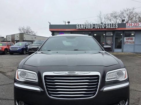 Used 2013 Chrysler 300 Base 4dr Sedan w/ Driver Convenience Group image 7
