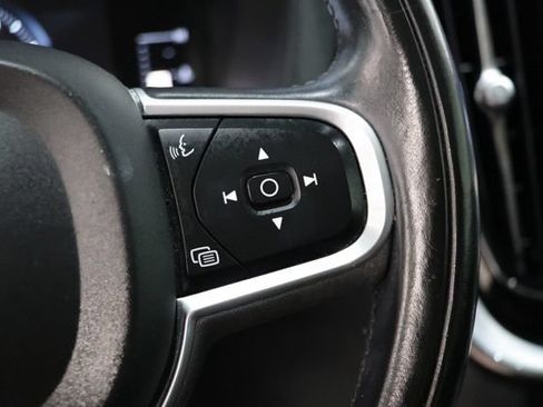 Used 2018 Volvo XC60 T5 Momentum w/ Vision Package AWD/4WD image 20