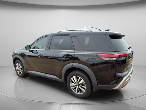 Used 2023 Nissan Pathfinder SL AWD/4WD image 5