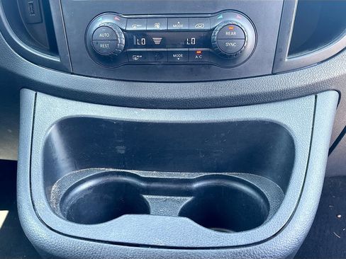 Used 2018 Mercedes-Benz Metris Passenger image 18