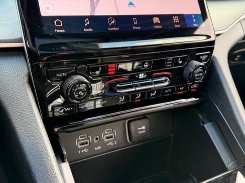 New 2025 Jeep Grand Cherokee Limited image 16