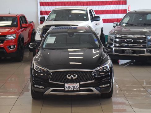 Used 2018 INFINITI QX30 Premium w/ Navigation Package AWD/4WD image 8