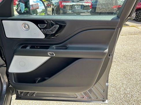 Used 2025 Lincoln Aviator Reserve w/ Luxury Package image 29