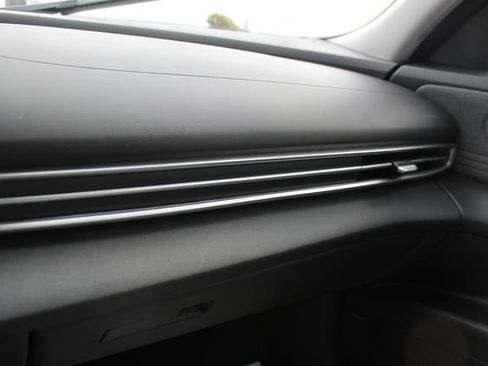 Used 2021 Hyundai Elantra Limited FWD image 23