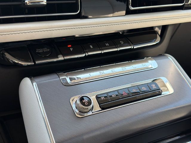 New 2027 Lincoln Aviator AWD w/ Jet Appearance Package image 29