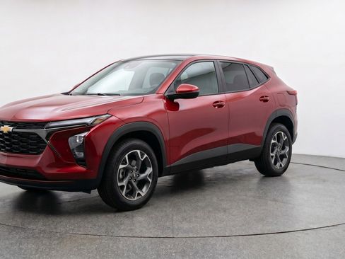 Used 2025 Chevrolet Trax LT FWD image 3