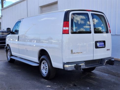 Used 2023 GMC Savana 2500 w/ Driver Convenience Package image 3