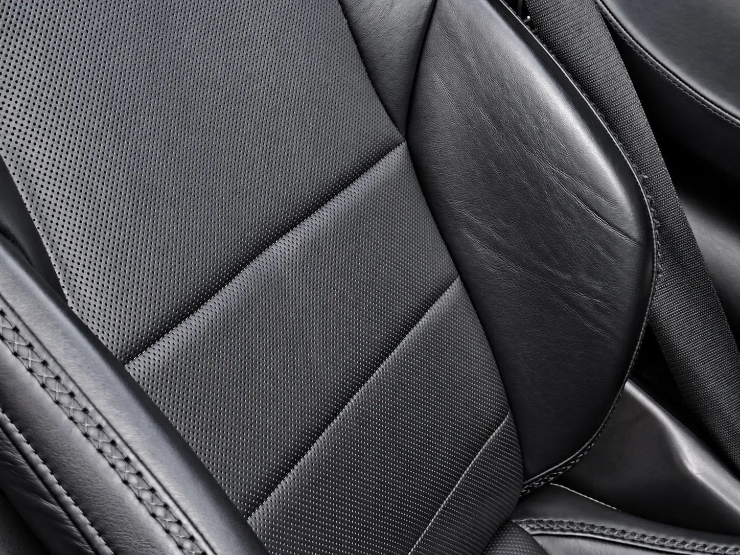 Used 2023 McLaren GT RWD image 34