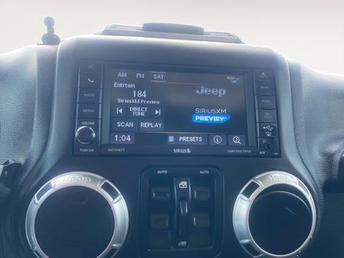 Used 2016 Jeep Wrangler Unlimited Sahara image 22