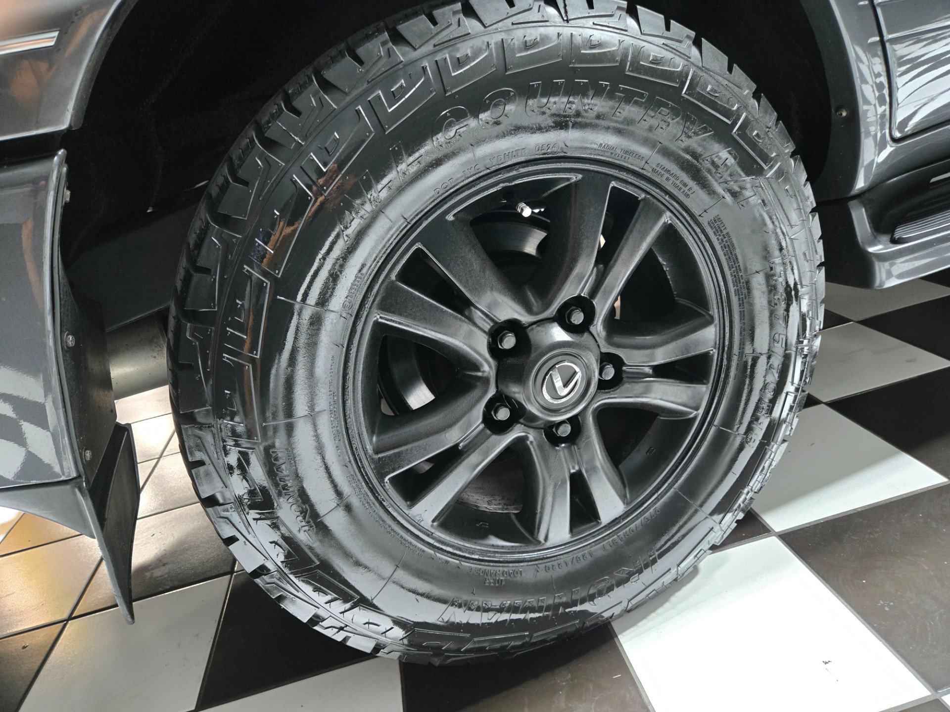 Used 2004 Lexus LX 470 4WD image 48