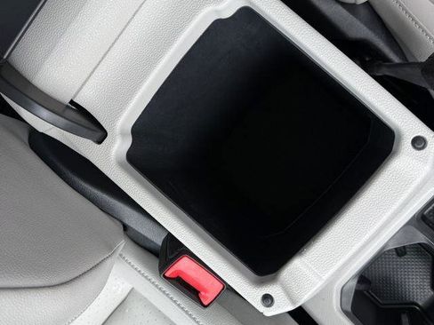 Used 2022 Volkswagen Tiguan SE R-Line image 36