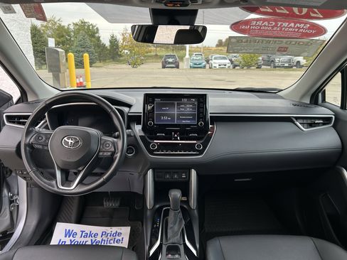 Certified 2022 Toyota Corolla Cross XLE image 20