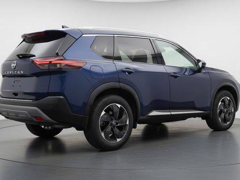 Used 2025 Nissan Rogue SV AWD/4WD image 9