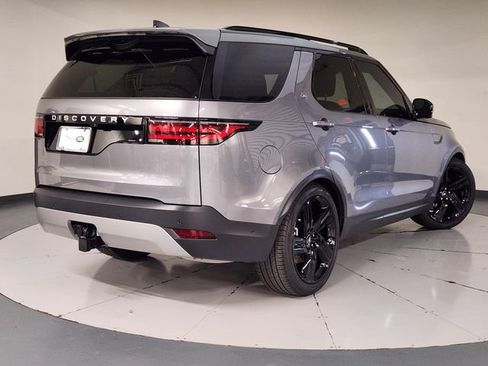 Used 2025 Land Rover Discovery S image 2