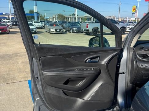 Used 2020 Buick Encore Preferred image 7