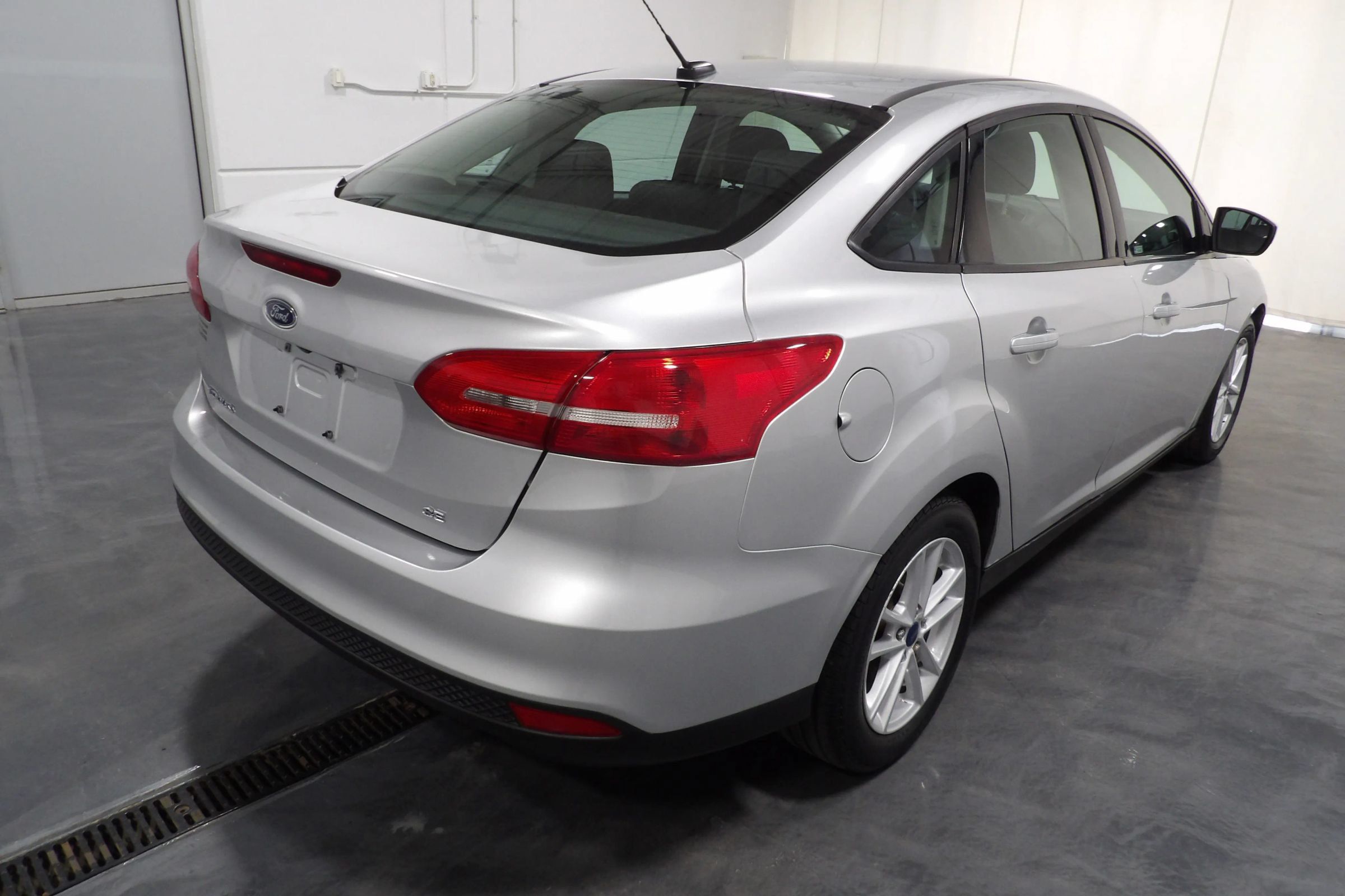 Used 2018 Ford Focus SE FWD image 3