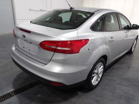 Used 2018 Ford Focus SE FWD image 3