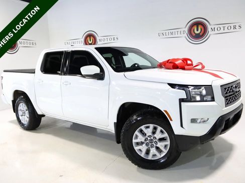 Used 2022 Nissan Frontier SV image 1