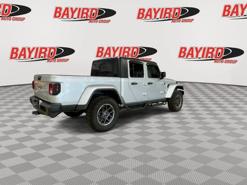 Used 2022 Jeep Gladiator Overland w/ Cold Weather Group AWD/4WD image 8