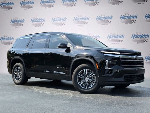Used 2026 Chevrolet Traverse LT w/ Driver Confidence Package FWD image 2