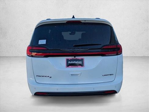 New 2026 Chrysler Pacifica Limited image 8