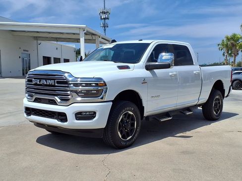 Used 2026 RAM 2500 Laramie AWD/4WD image 4