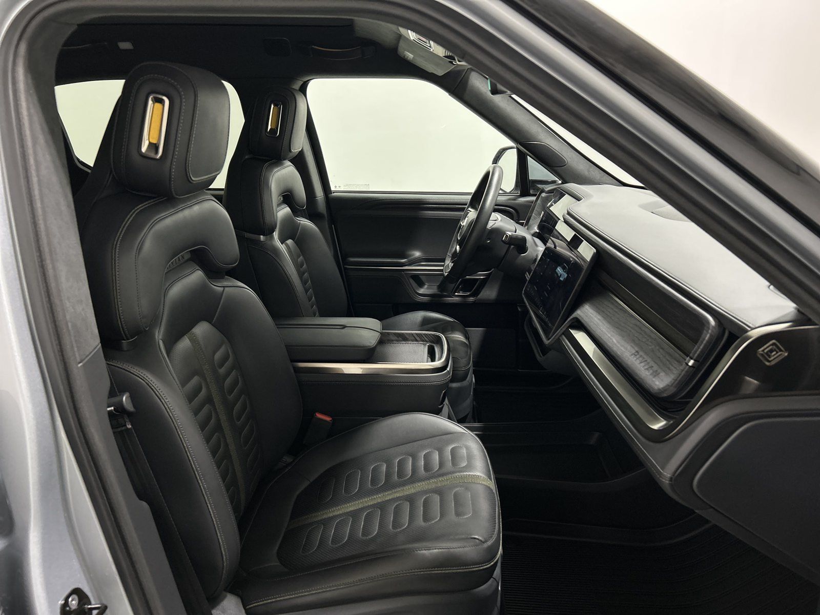 Used 2022 Rivian R1T Adventure AWD/4WD image 23