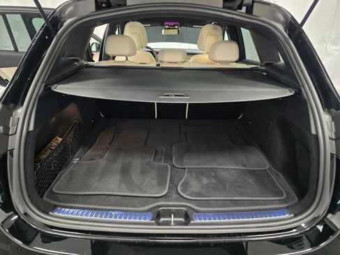 Used 2025 Mercedes-Benz GLC 300 4MATIC image 11