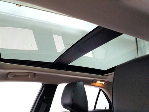 Used 2018 Chrysler 300 Limited image 27