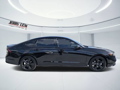 Used 2025 Honda Accord Sport image 2