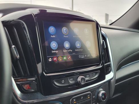 Used 2023 Chevrolet Traverse LT image 18