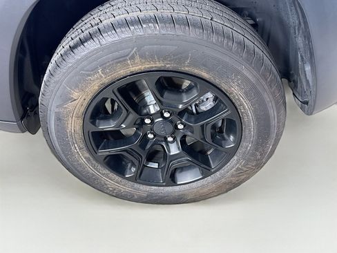 Used 2019 Jeep Cherokee Trailhawk AWD/4WD image 37