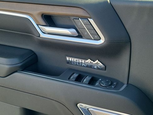 Used 2024 Chevrolet Silverado 1500 High Country w/ Technology Package AWD/4WD image 18