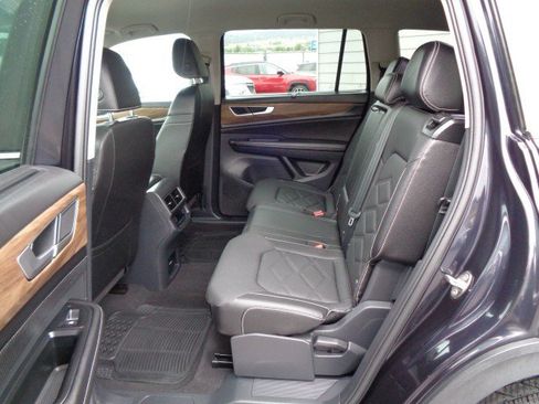 Used 2025 Volkswagen Atlas SE AWD/4WD image 15