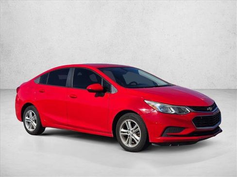 Used 2018 Chevrolet Cruze LS image 3