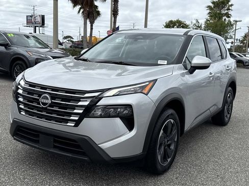 Certified 2025 Nissan Rogue SV FWD image 8