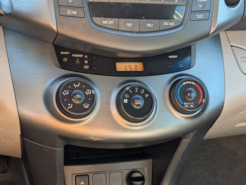 Used 2011 Toyota RAV4 4WD image 23