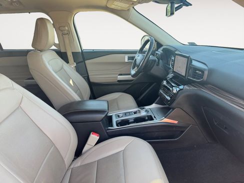 Used 2021 Ford Explorer Limited w/ Equipment Group 301A AWD/4WD image 15