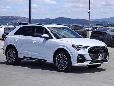 Used 2025 Audi Q3 2.0T Premium w/ Convenience Package AWD/4WD image 3