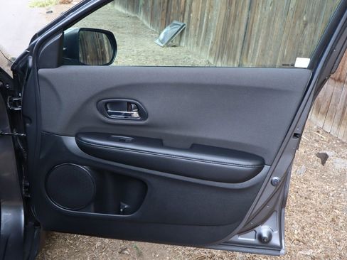 Used 2019 Honda HR-V LX image 26