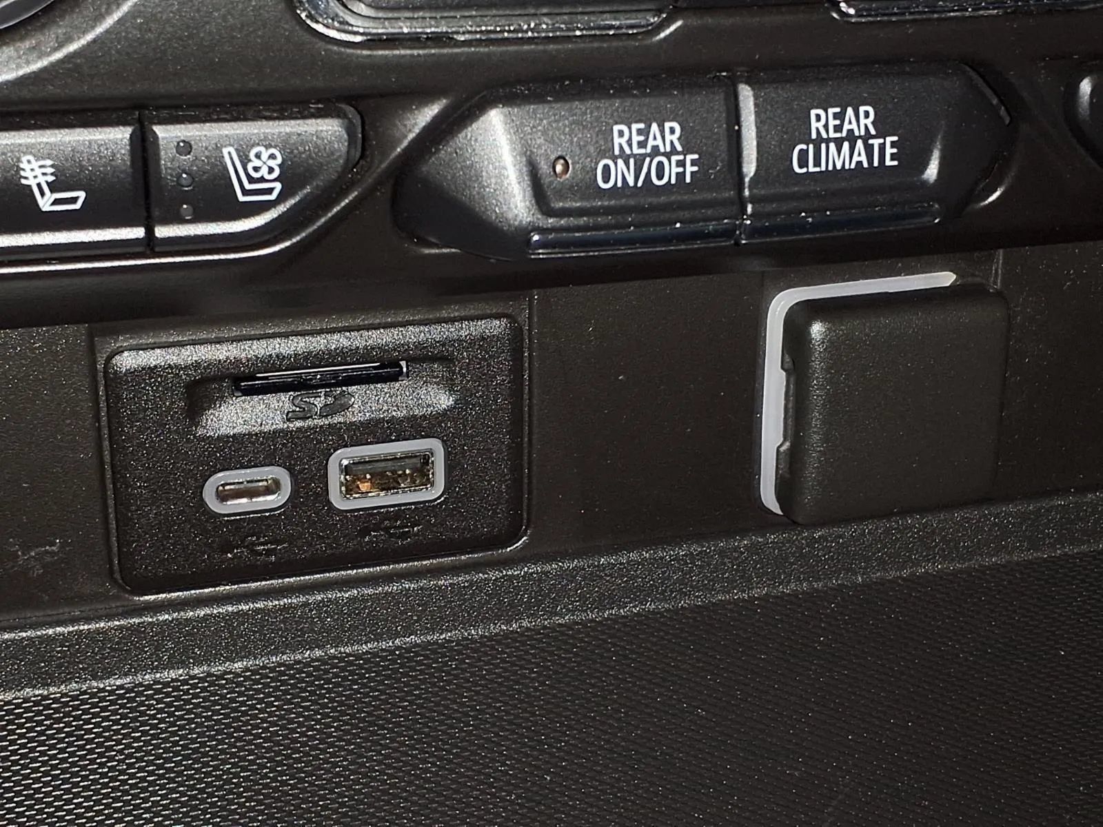 Used 2021 Chevrolet Suburban Premier AWD/4WD image 25