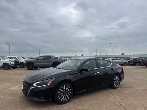 Certified 2025 Nissan Altima 2.5 SV image 8