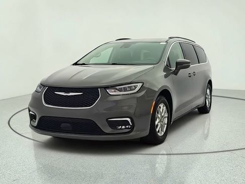 Used 2022 Chrysler Pacifica Touring-L FWD image 2