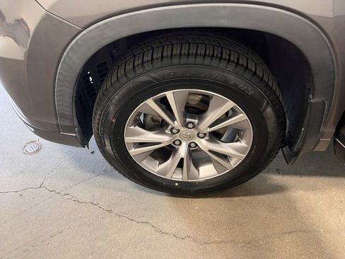 Used 2015 Toyota Highlander XLE image 29