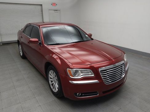 Used 2014 Chrysler 300 w/ Driver Convenience Group RWD image 13