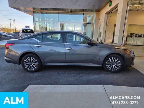 Used 2025 Nissan Altima 2.5 SV image 5