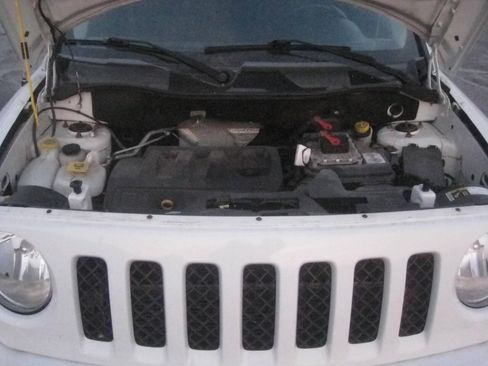 Used 2016 Jeep Patriot Latitude AWD/4WD image 30
