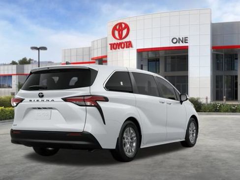 New 2026 Toyota Sienna LE FWD image 12