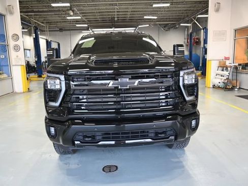 Used 2024 Chevrolet Silverado 2500 LTZ w/ LTZ Plus Package AWD/4WD image 2