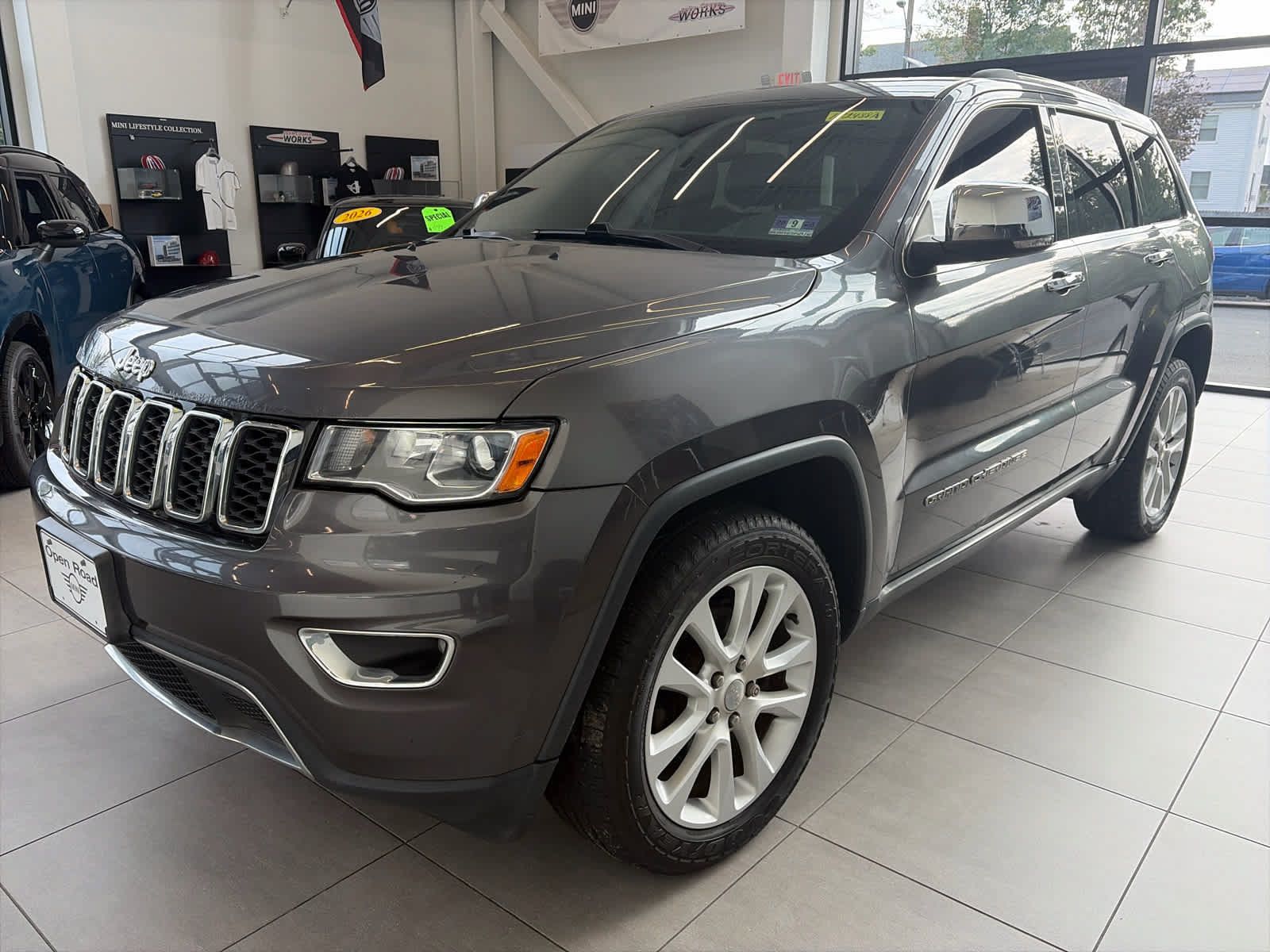 Used 2017 Jeep Grand Cherokee Limited AWD/4WD image 1